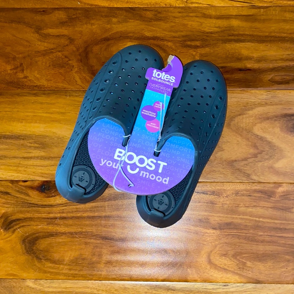 NWT Totes
Kid's Lightweight Sol Bounce Sneakers